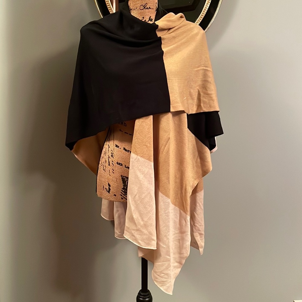 Coco + Carmen wrap. One size.